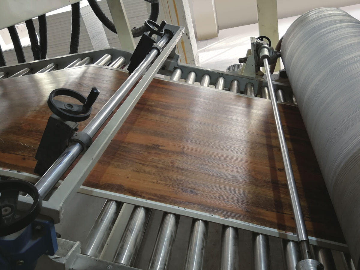 PVC laminált panel gyártósor